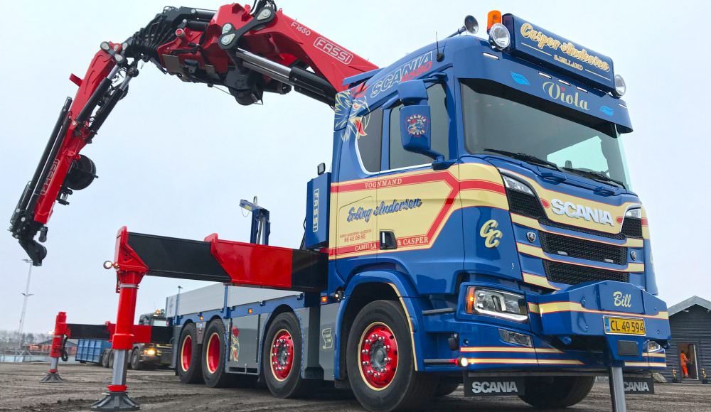 Fassi-F1650RA-2-28-crane-with-a-long-hydraulic-jib-L616L_0