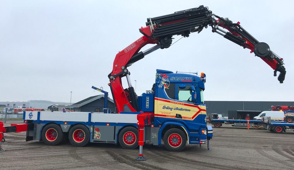 Fassi-F1650RA-2-28-crane-with-a-long-hydraulic-jib-L616L_1