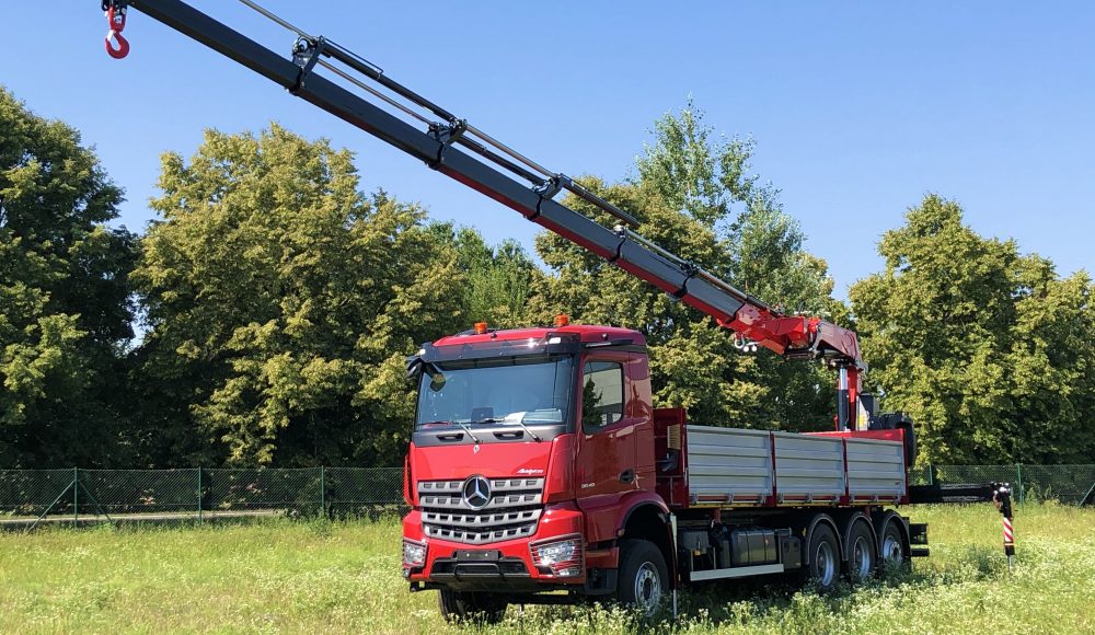 Fassi-F365RA-2-26-e-dynamic-crane-installed-on-Mercedes-S2-7400-tipper-truck-2