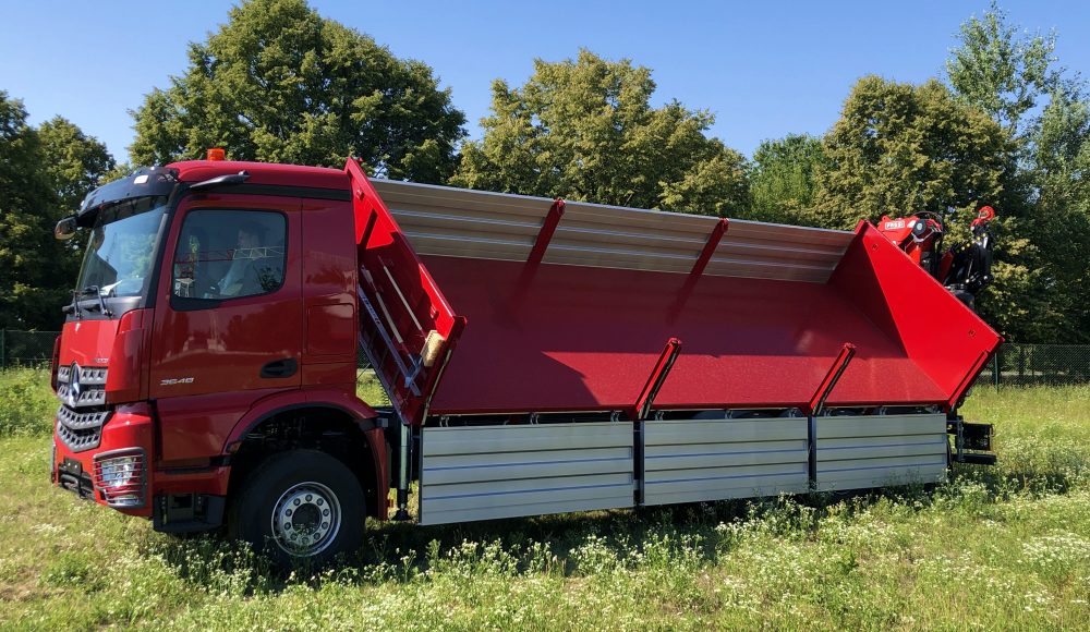 Fassi-F365RA-2-26-e-dynamic-crane-installed-on-Mercedes-S2-7400-tipper-truck-3