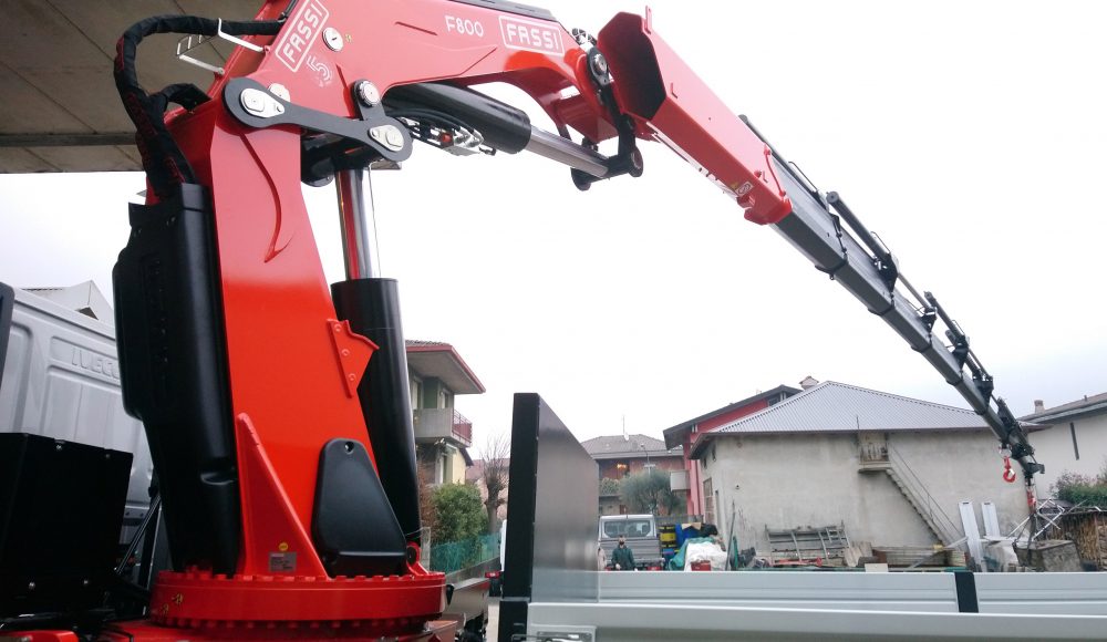 Fassi-F800RA-2-28-he-dynamic-on-an-IVECO-Trakker-440-8x8-of-pktrucks.com-NL-2
