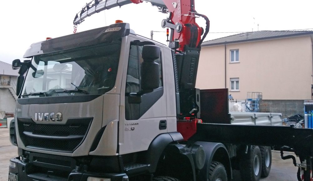 Fassi-F800RA-2-28-he-dynamic-on-an-IVECO-Trakker-440-8x8-of-pktrucks.com-NL-3