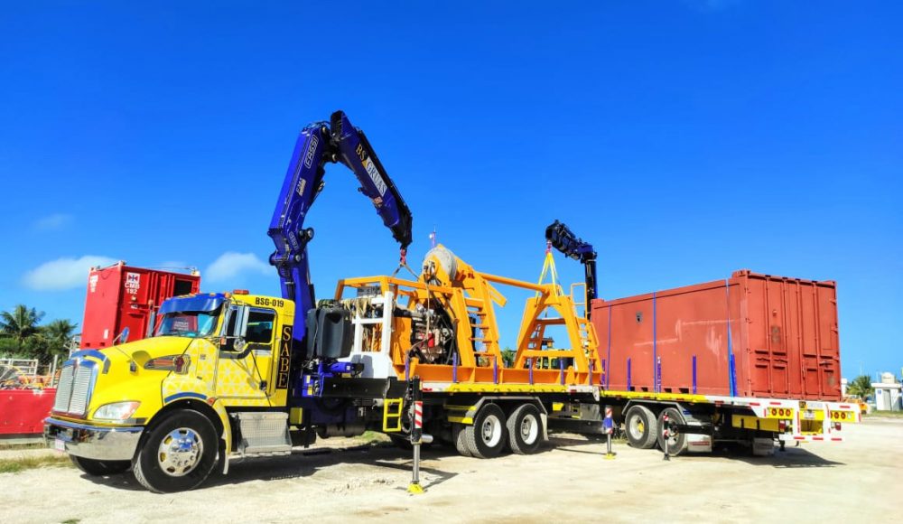 Two-Fassi-cranes-a-F295A-e-dynamic-and-F358A-e-dynamic-of-a-Mexican-customer-work-in-tandem-2
