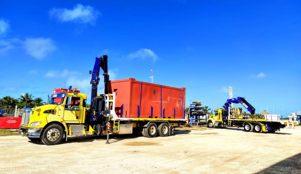 Two-Fassi-cranes-a-F295A-e-dynamic-and-F358A-e-dynamic-of-a-Mexican-customer-work-in-tandem-3
